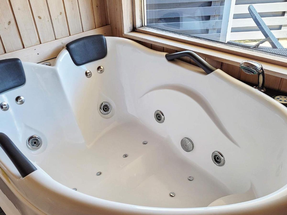 8 Person Holiday Home In Nex Snogebaek Bagian luar foto