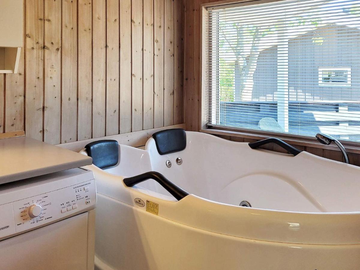 8 Person Holiday Home In Nex Snogebaek Bagian luar foto